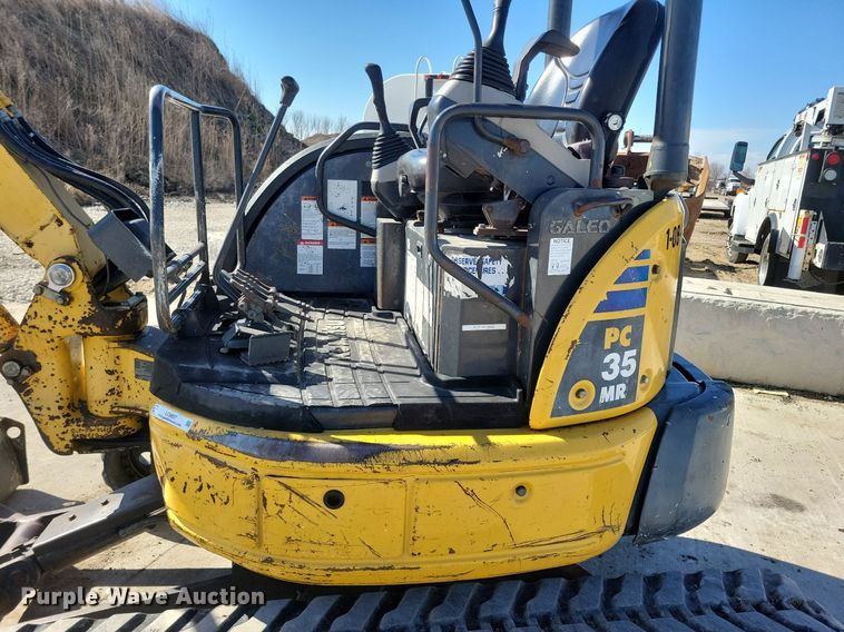 image for item LC9837 2008 Komatsu PC35MR-2 mini excavator