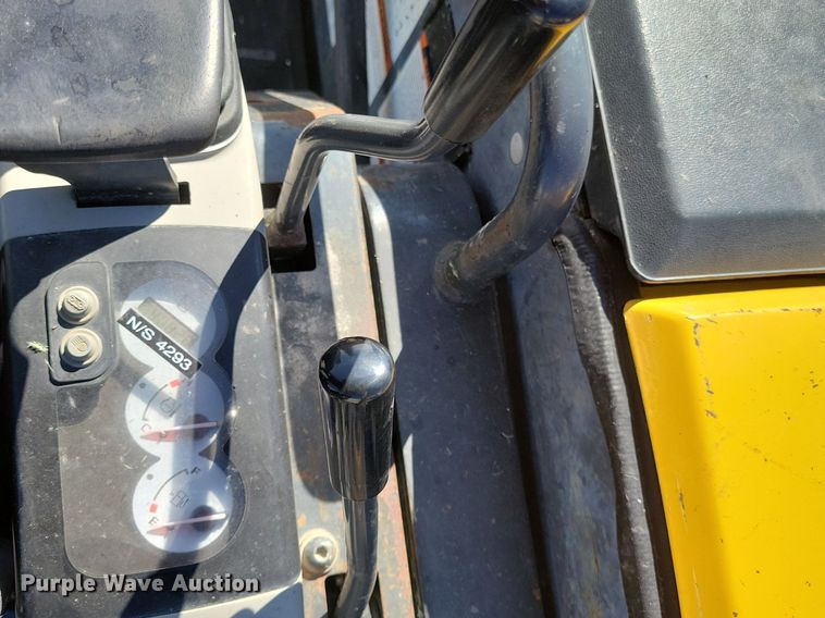 image for item LC9837 2008 Komatsu PC35MR-2 mini excavator