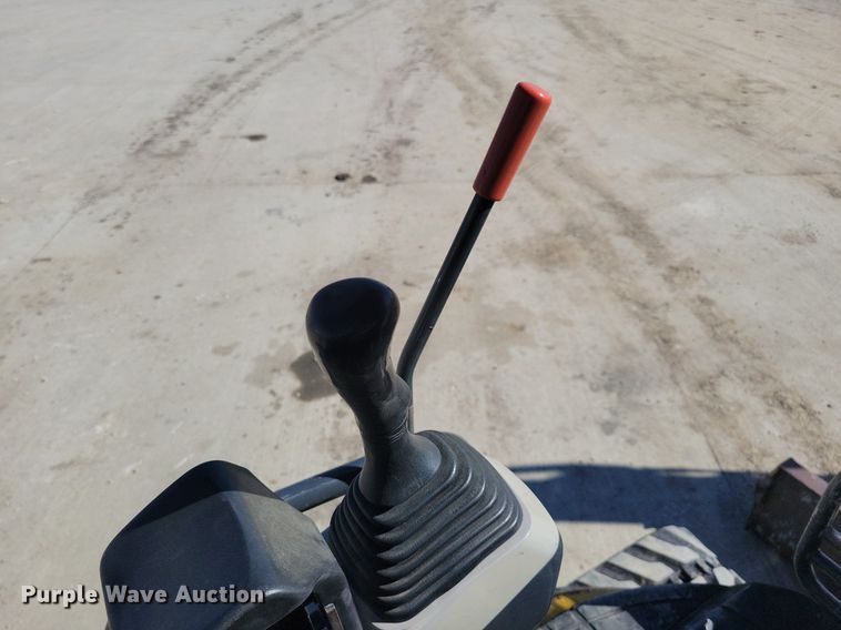 image for item LC9837 2008 Komatsu PC35MR-2 mini excavator
