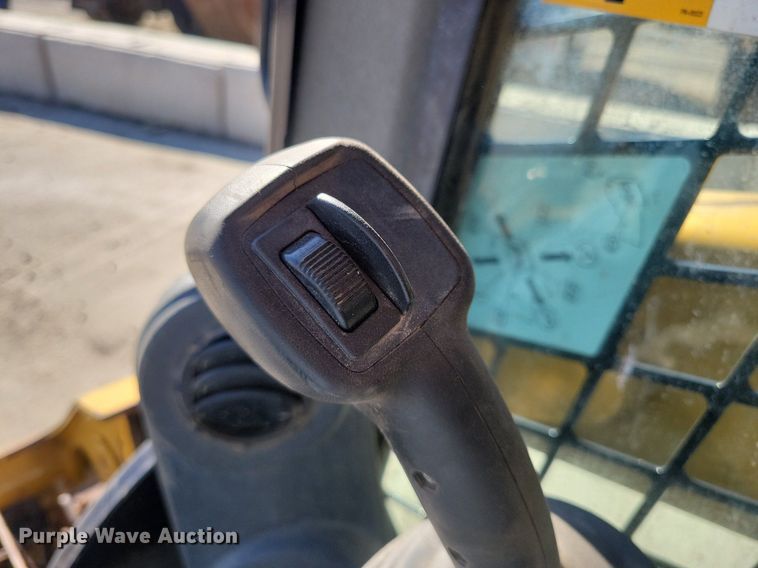 image for item LC9842 2015 Caterpillar 257D tracked skid steer loader