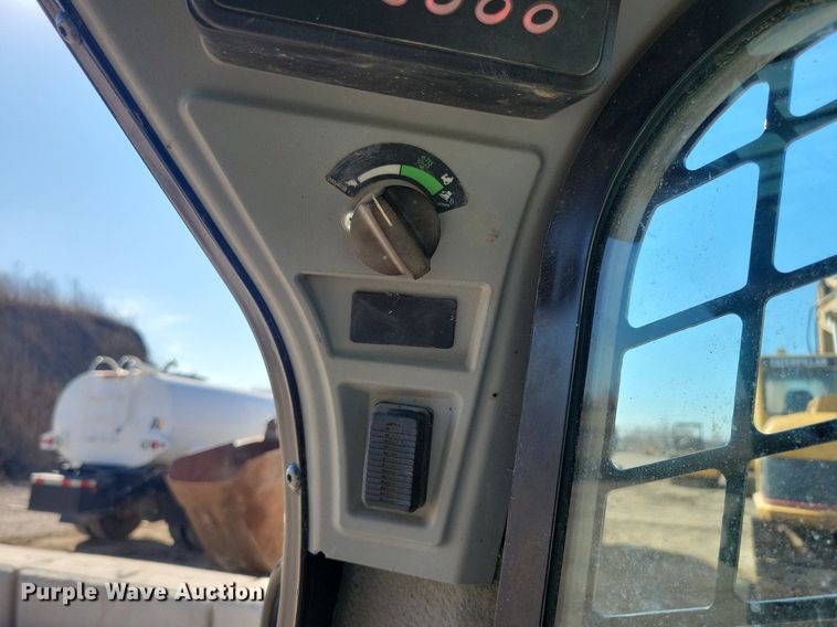 image for item LC9842 2015 Caterpillar 257D tracked skid steer loader