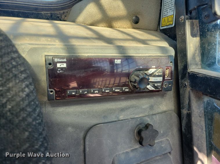 image for item LC9842 2015 Caterpillar 257D tracked skid steer loader