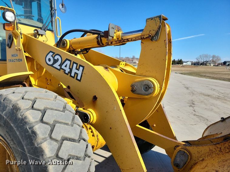 image for item LC9843 John Deere 624H wheel loader