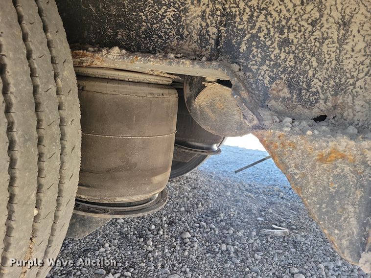 image for item LC9844 2000 Trail-Eze DHT7049 drop deck equipment trailer