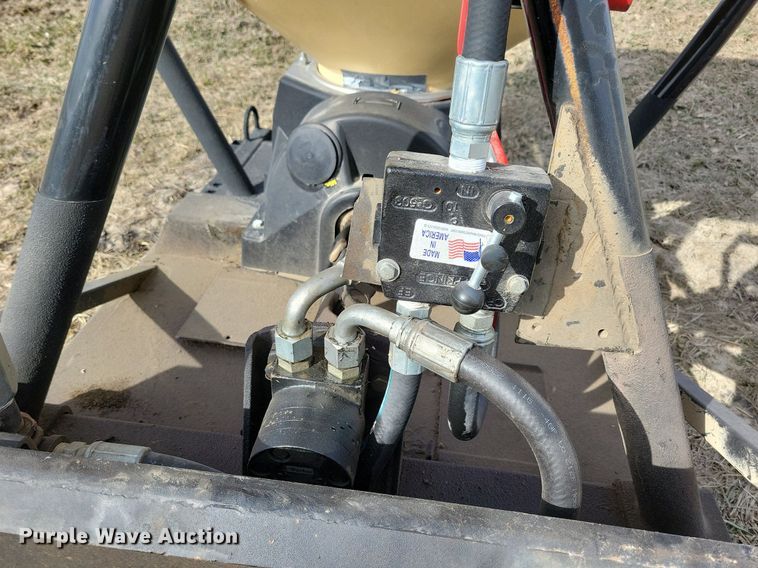 image for item LC9847 Vicon spreader