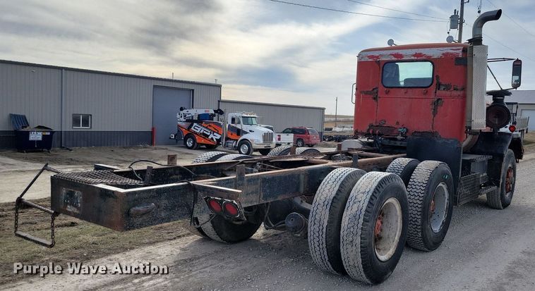 image for item LC9849 1978 Autocar Constructor truck cab and chassis