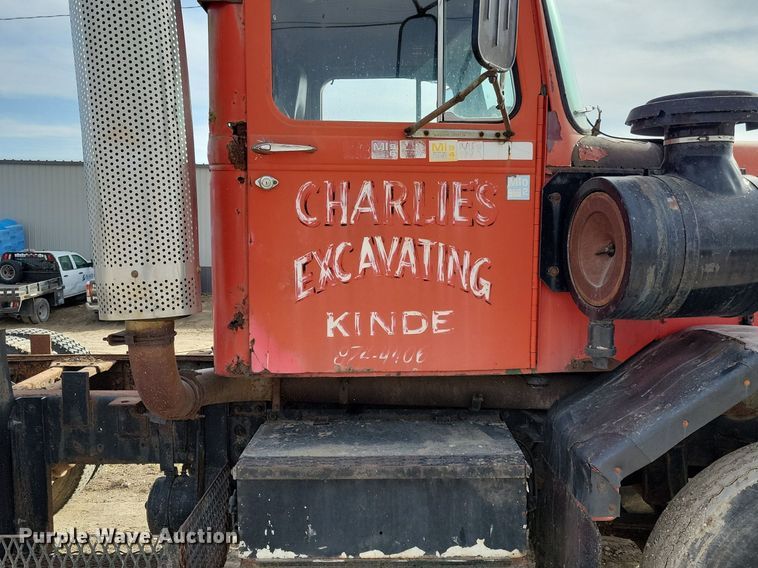 image for item LC9849 1978 Autocar Constructor truck cab and chassis