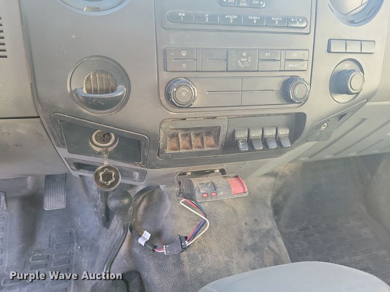 image for item LC9865 2011 Ford F450 Super Duty XL Crew Cab utility / service truck