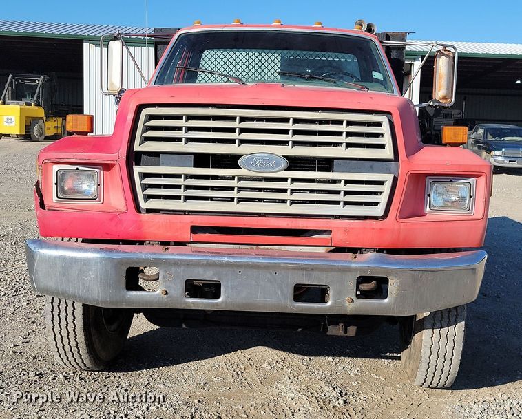 image for item LD9051 1994 Ford F800 dump truck