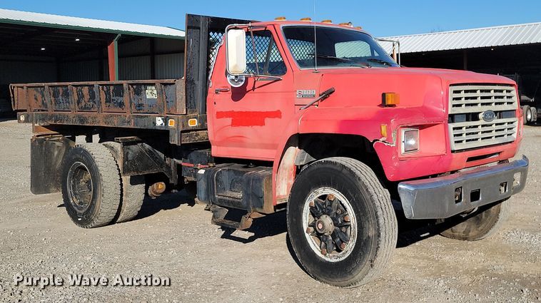 image for item LD9051 1994 Ford F800 dump truck