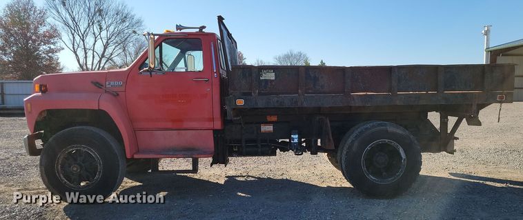 image for item LD9051 1994 Ford F800 dump truck