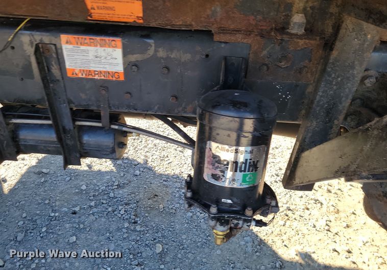 image for item LD9051 1994 Ford F800 dump truck