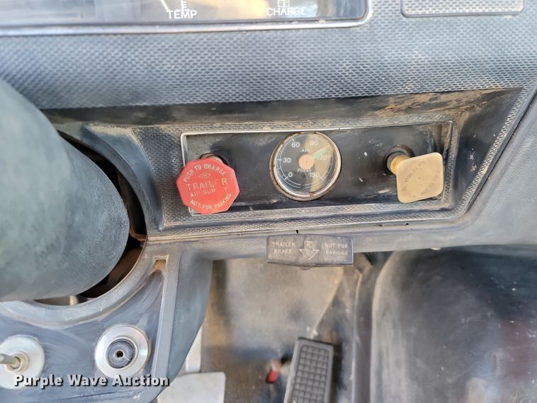 image for item LD9051 1994 Ford F800 dump truck