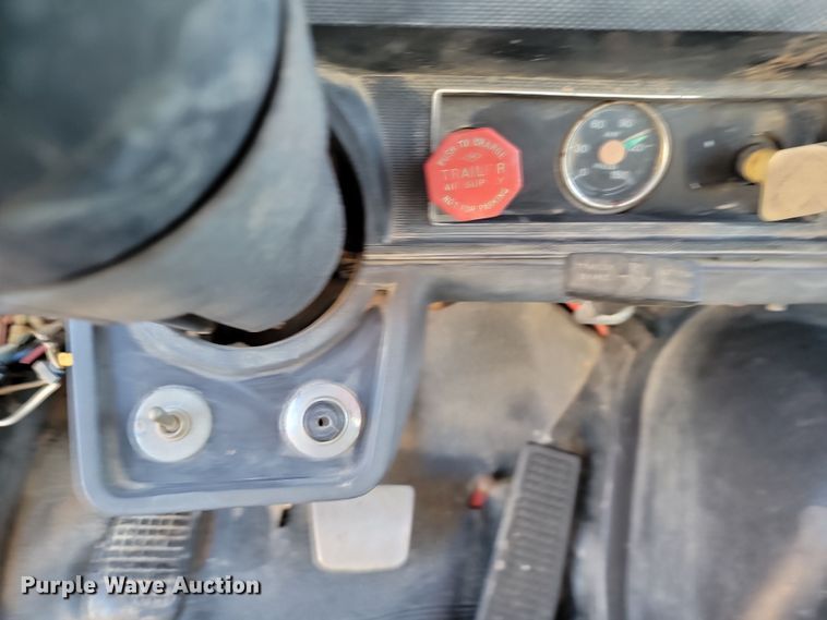 image for item LD9051 1994 Ford F800 dump truck