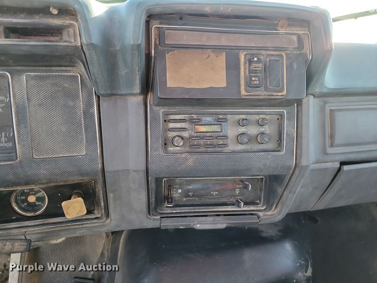 image for item LD9051 1994 Ford F800 dump truck