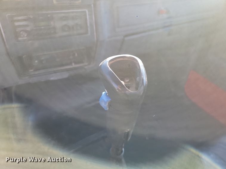 image for item LD9051 1994 Ford F800 dump truck