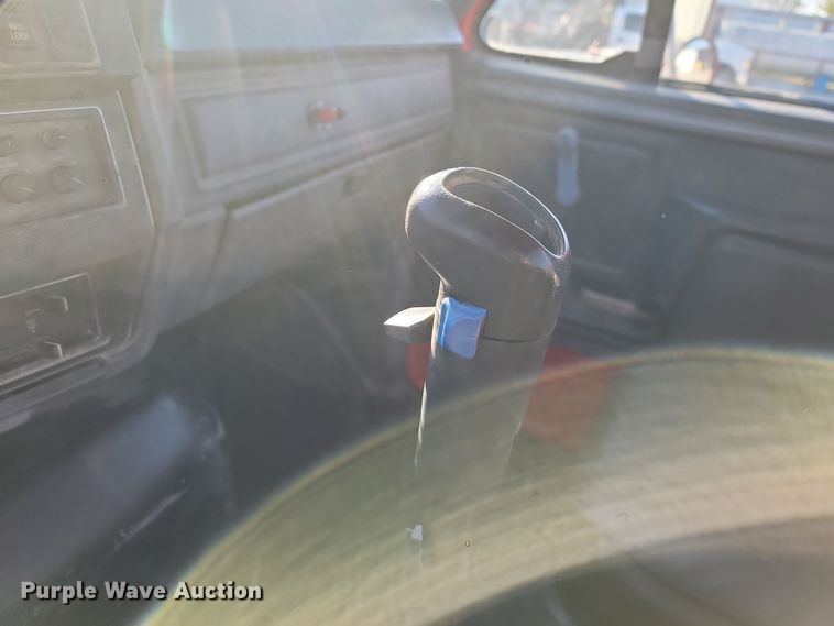 image for item LD9051 1994 Ford F800 dump truck