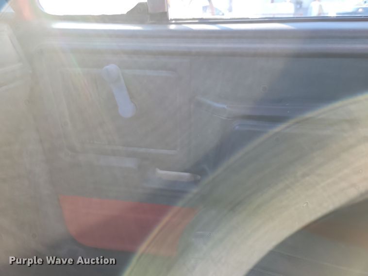 image for item LD9051 1994 Ford F800 dump truck