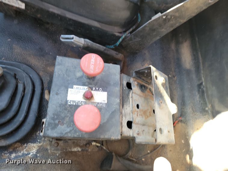 image for item LD9051 1994 Ford F800 dump truck