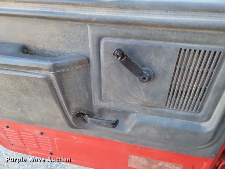 image for item LD9051 1994 Ford F800 dump truck