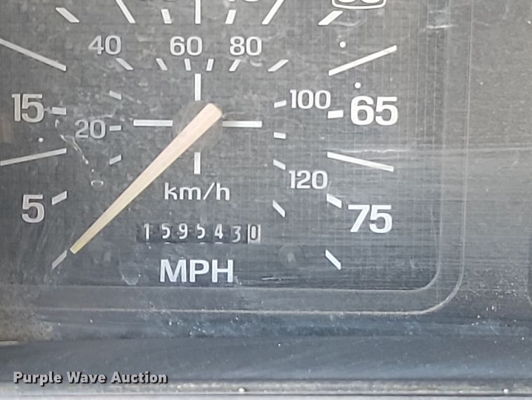 image for item LD9051 1994 Ford F800 dump truck