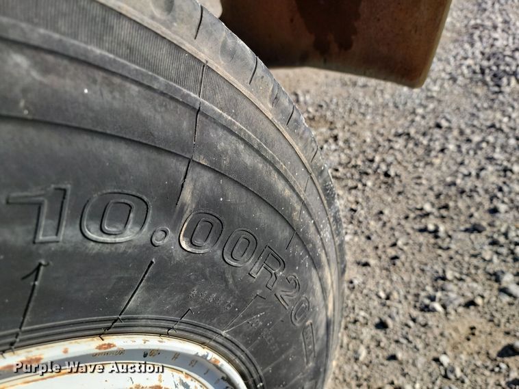 image for item LD9051 1994 Ford F800 dump truck