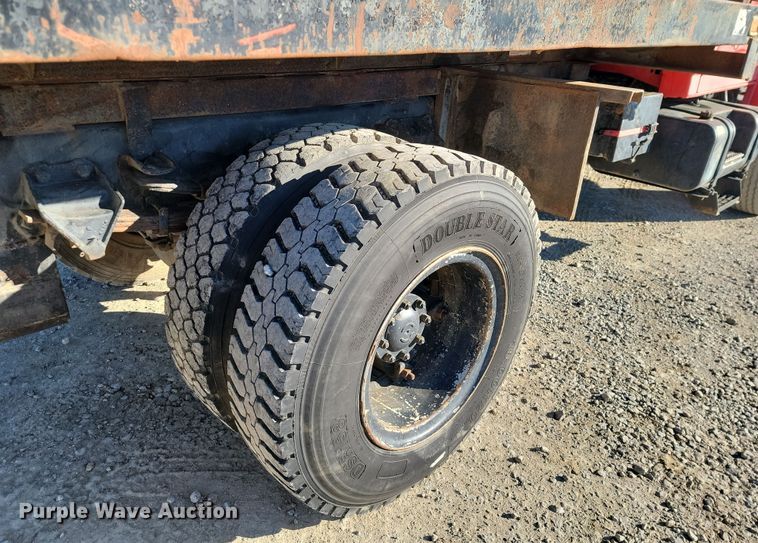 image for item LD9051 1994 Ford F800 dump truck