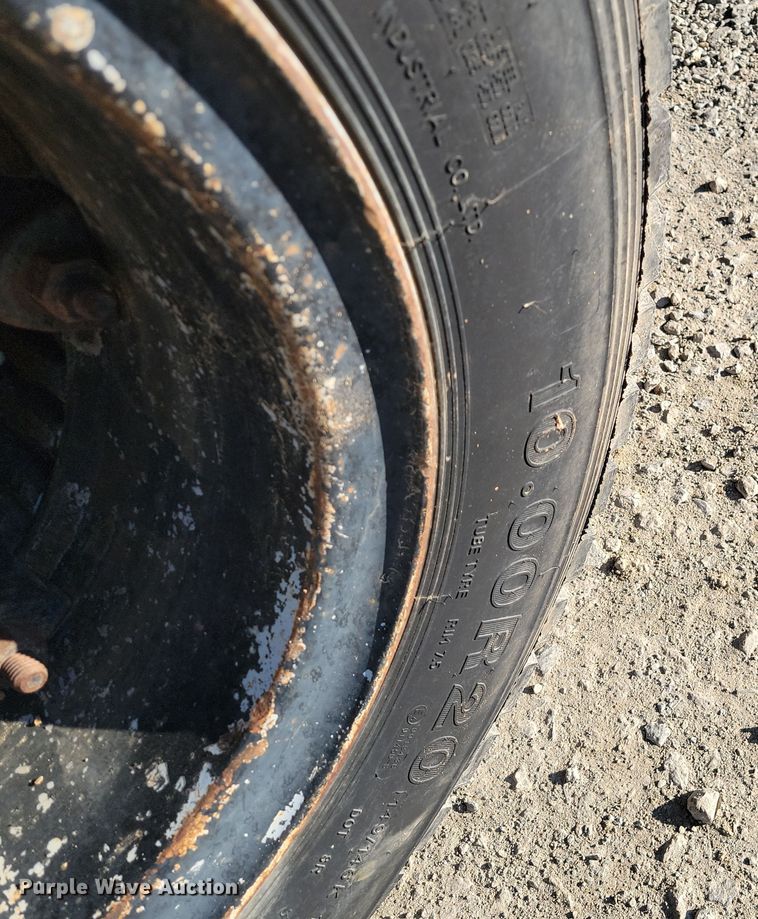 image for item LD9051 1994 Ford F800 dump truck