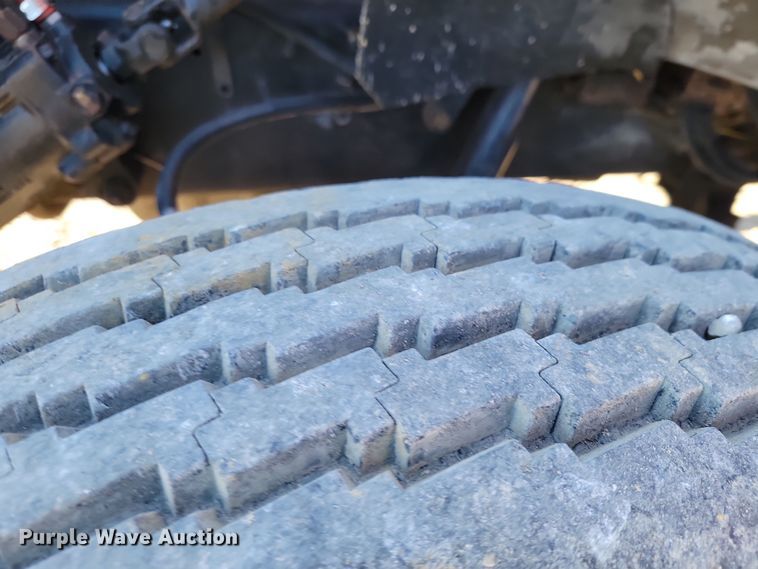 image for item LD9051 1994 Ford F800 dump truck