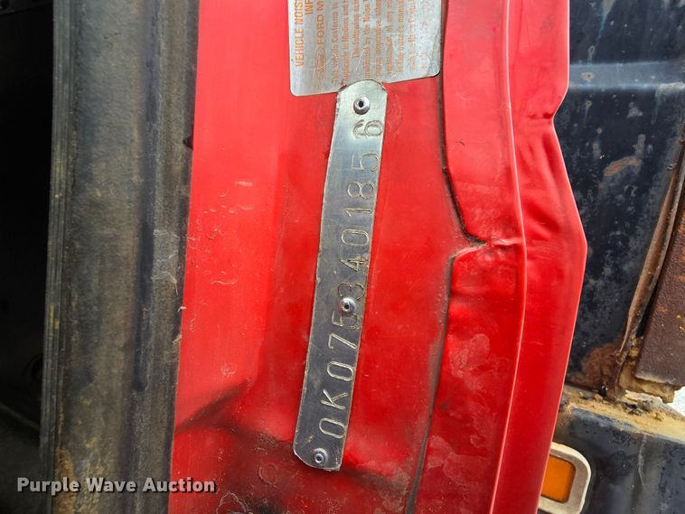 image for item LD9051 1994 Ford F800 dump truck