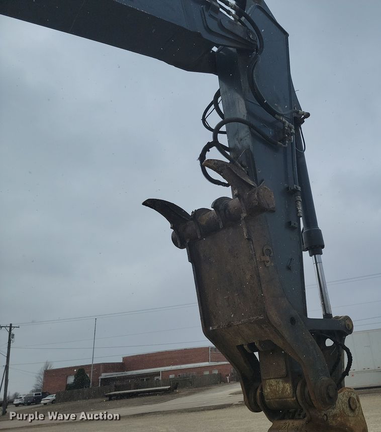 image for item LD9112 2018 John Deere 210G LC excavator