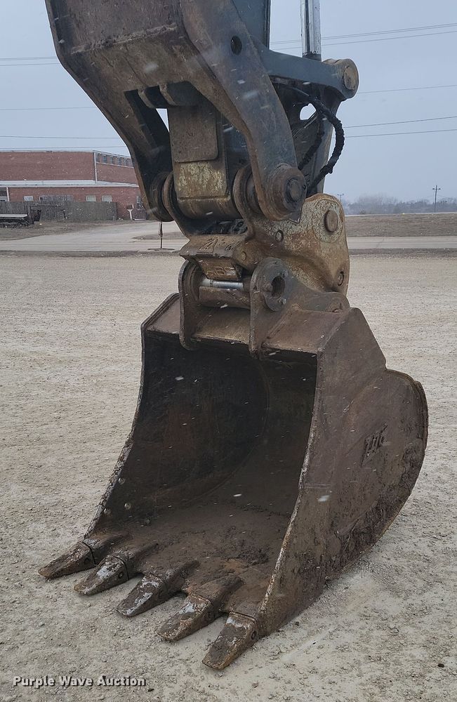 image for item LD9112 2018 John Deere 210G LC excavator