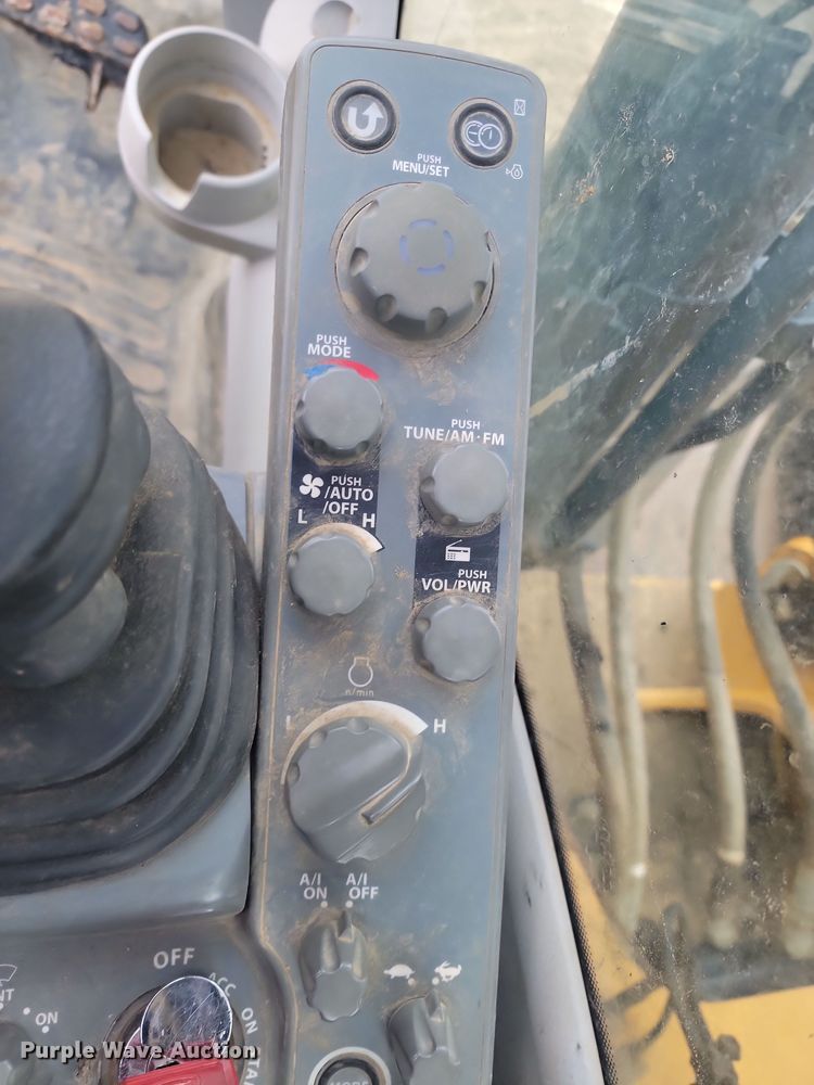 image for item LD9112 2018 John Deere 210G LC excavator