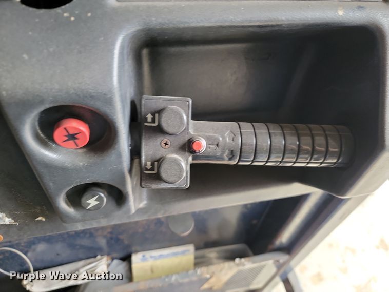 image for item LD9114 Komatsu MPF15 forklift