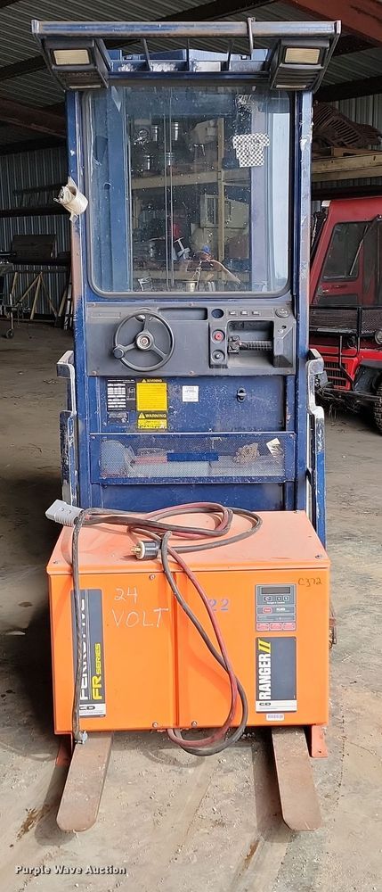 image for item LD9115 Komatsu MPF15 forklift