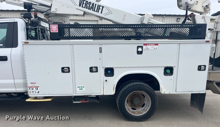 image for item LD9303 2017 Ford F550 Super Duty XL bucket truck
