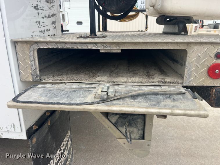 image for item LD9303 2017 Ford F550 Super Duty XL bucket truck