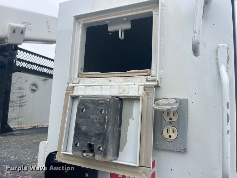 image for item LD9303 2017 Ford F550 Super Duty XL bucket truck