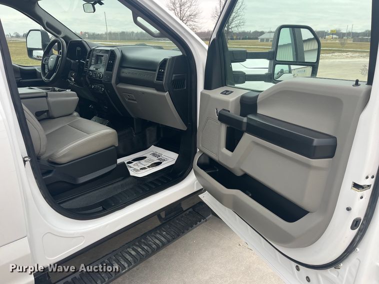 image for item LD9303 2017 Ford F550 Super Duty XL bucket truck