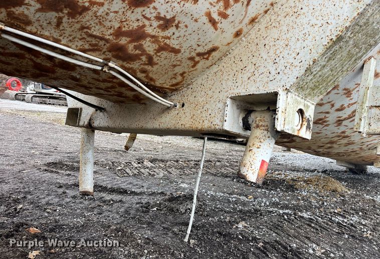 image for item LE9004 1989 Fruehauf  DRXX-M2-30 end dump trailer