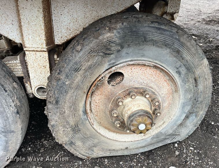 image for item LE9004 1989 Fruehauf  DRXX-M2-30 end dump trailer