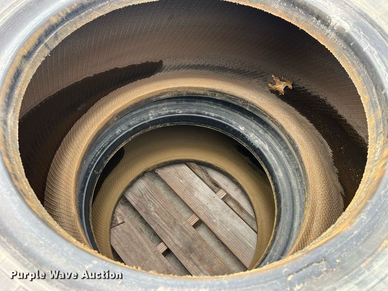 image for item LE9009 (2) JCB Earthmover 20.5R25 tires