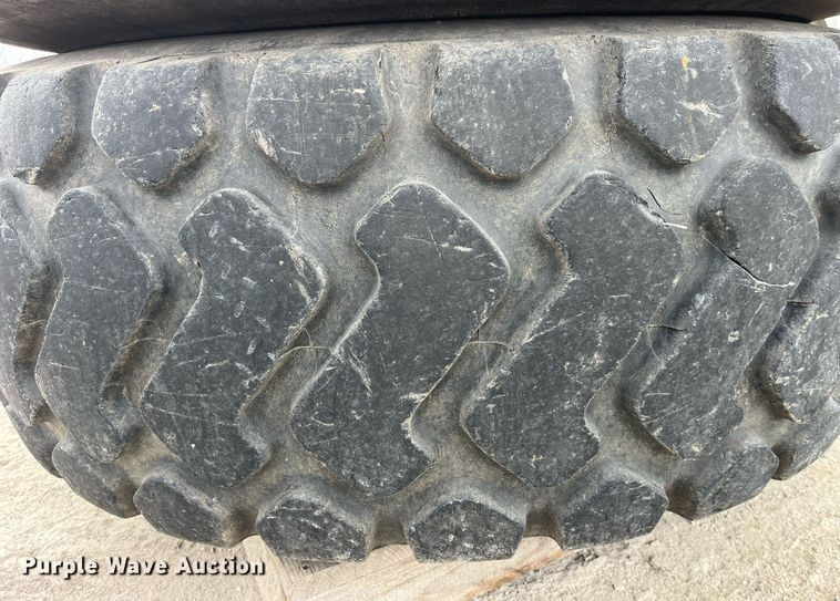 image for item LE9009 (2) JCB Earthmover 20.5R25 tires