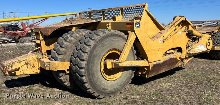 image for item LE9032 2005 John Deere  2112E scraper