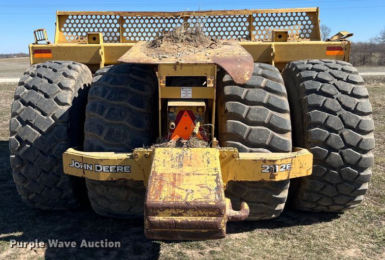 image for item LE9032 2005 John Deere  2112E scraper