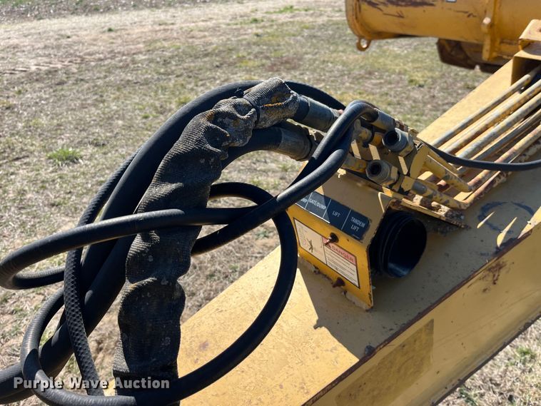 image for item LE9032 2005 John Deere  2112E scraper