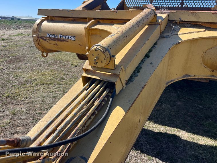 image for item LE9032 2005 John Deere  2112E scraper