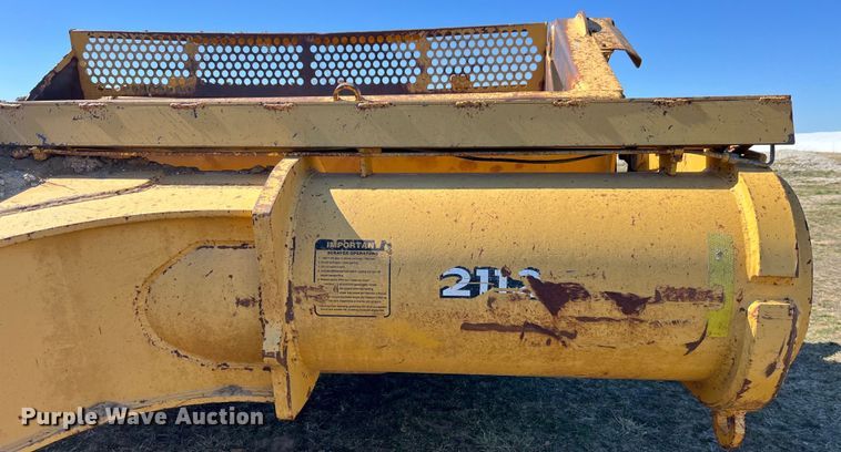 image for item LE9032 2005 John Deere  2112E scraper