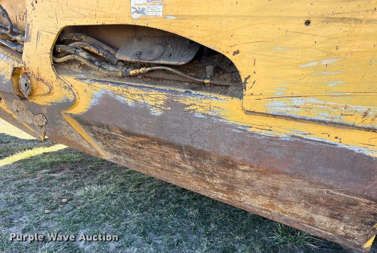 image for item LE9032 2005 John Deere  2112E scraper