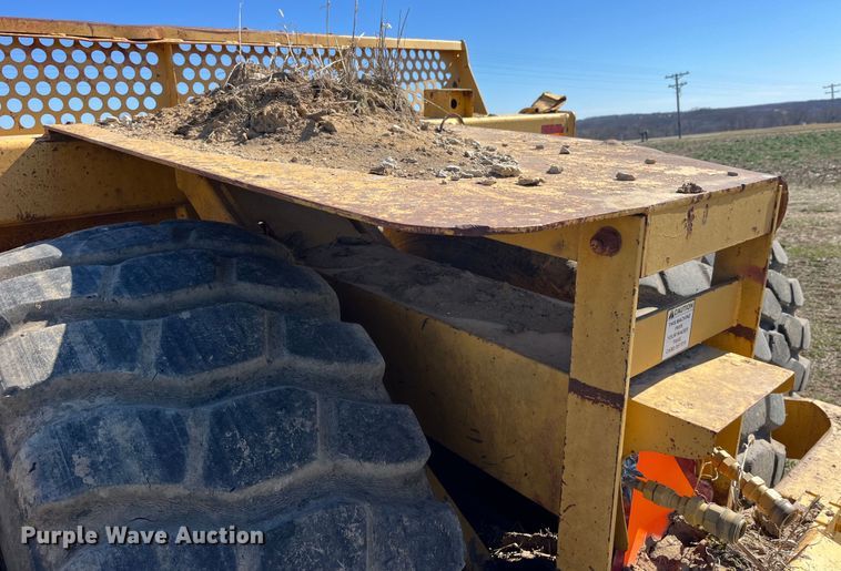 image for item LE9032 2005 John Deere  2112E scraper